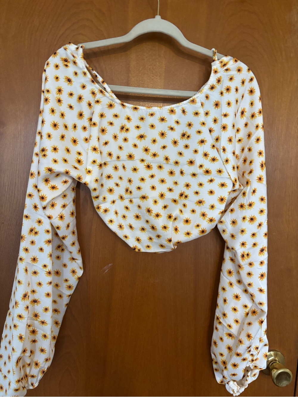 WeWoreWhat White Sunflower-Print Long Sleeve Cropped Top